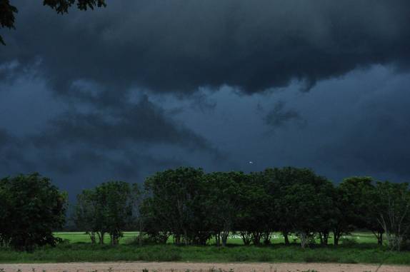 Uma tempestade se aproxima do Hato El Cedral, na região dos llanos, na Venezuela
